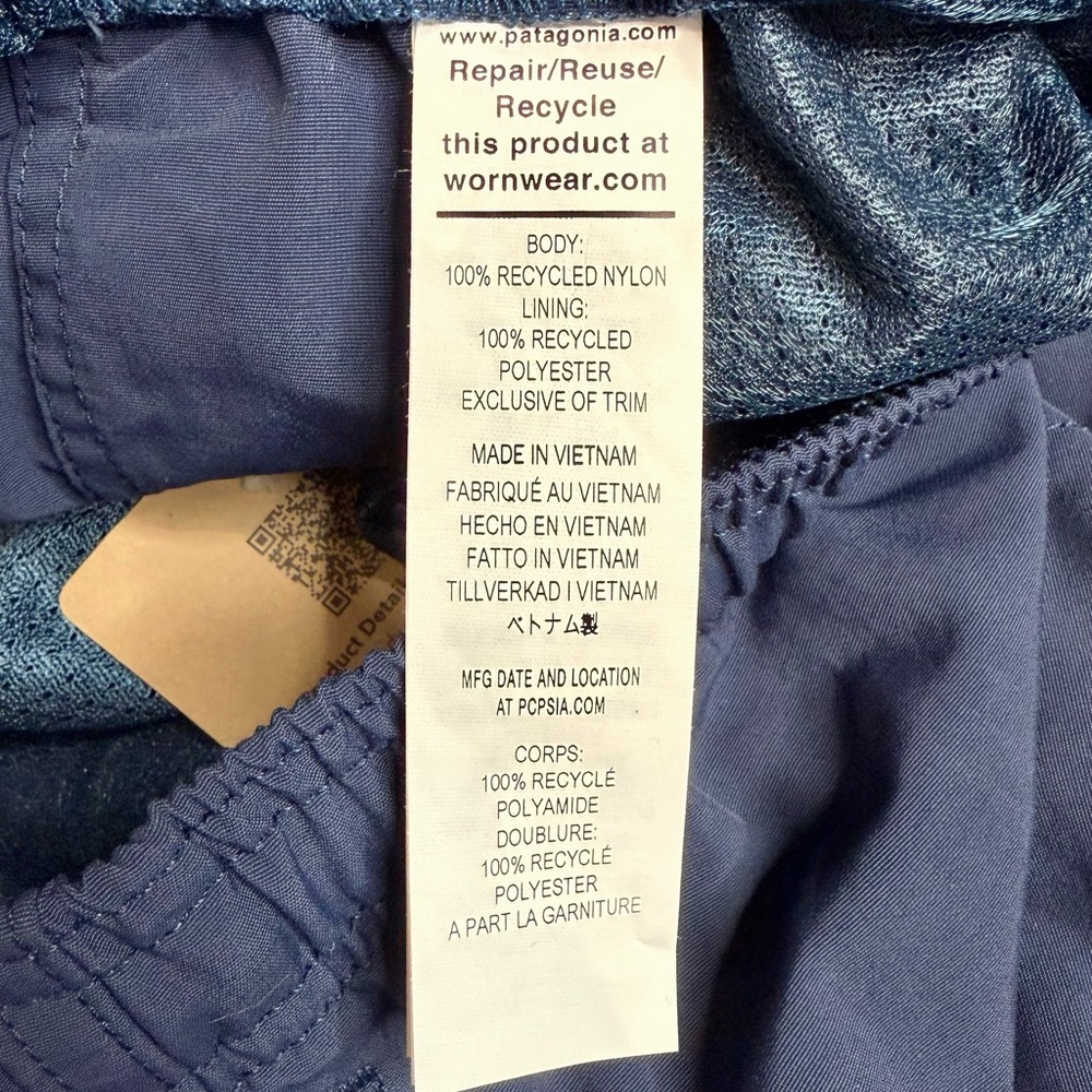 Patagonia Navy Blue baggies Shorts- youth - Picture 5 of 7